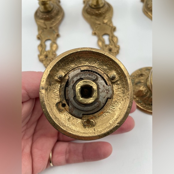 Antique Brass Doorknobs w/ Key Hole, Lot of 5 - Picture 5 of 6